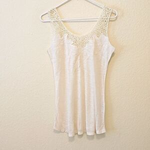 LACE/EMBROIDERED TANK TO SIZE SMALL.